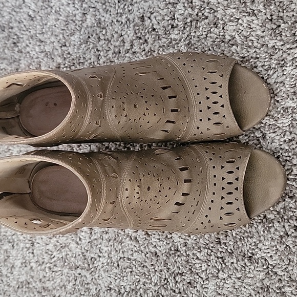 Open toe booties - Picture 2 of 4